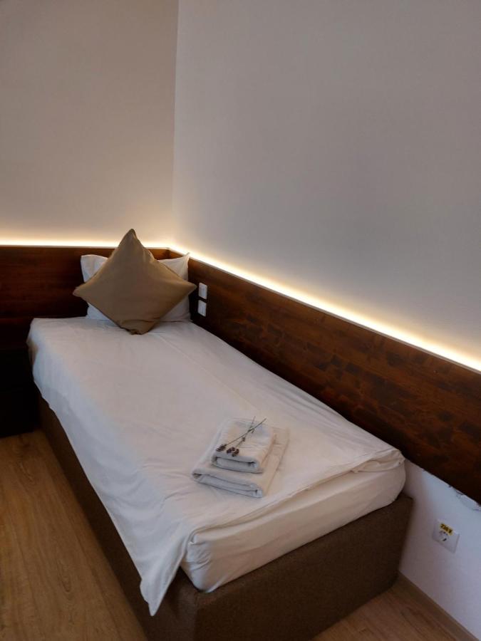 Confort Inn Otopeni Eksteriør billede